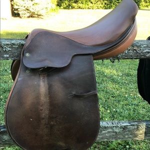 16” Crosby Close Contact Saddle